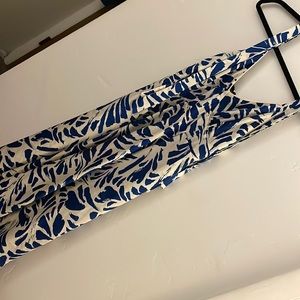 Flowy v-neck tie dress